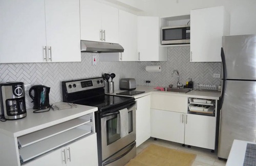 Montego Bay Apartment | Sunset Arms 3: 2brm/2wsr, Airport-Beach-Hipstrip
