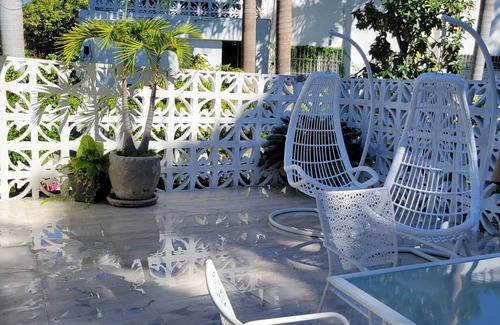 Montego Bay Apartment | Sunset Arms 3: 2brm/2wsr, Airport-Beach-Hipstrip