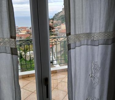 Kiparissia House | Sunset Balcony