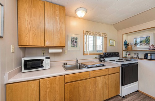 Sequim Cottage | Sunset Bay Cottage - King, jetted tub, Ocean view, Full Kitchen