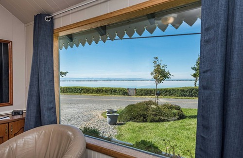 Sequim Cottage | Sunset Bay Cottage - King, jetted tub, Ocean view, Full Kitchen