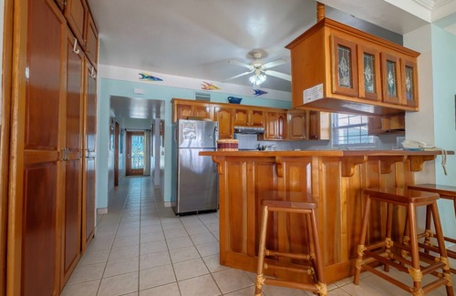 San Pedro Condo | Sunset Beach "B1" - Beachfront At Its Best Plus Pool, Kayaks, Bikes & More 🏖