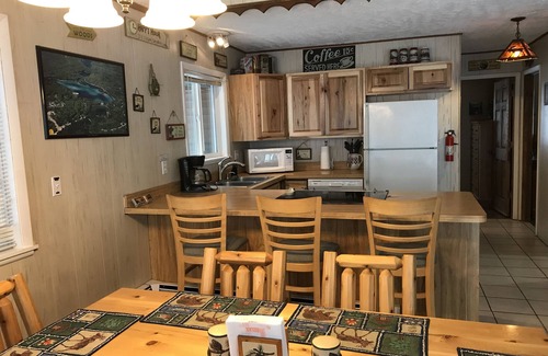 Lake Arrowhead Ski Chalet | Sunset Beach Chalet with Hot Tub & Fire Pit Near Hiking, Skiing & Snowmobiling