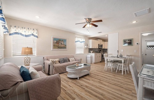 Sunset Beach House | Sunset Beach Cozy boutique cottage with all the must have beach amenities