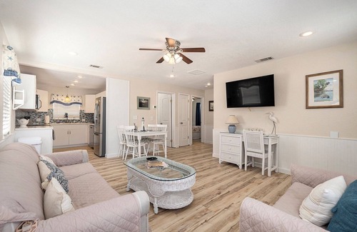 Sunset Beach House | Sunset Beach Cozy boutique cottage with all the must have beach amenities