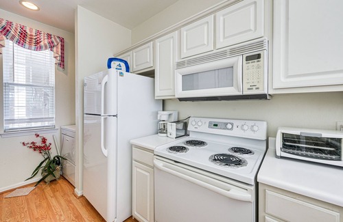 Sunset Beach Condo | Sunset Beach Condo w/Balcony, 5 Mi to the Ocean!