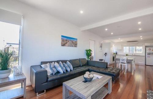 Seventeen Seventy House | Sunset Beach House 1770 Level 2
