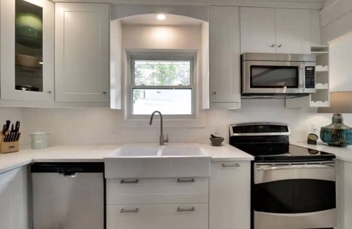 Port Weller West House | Sunset Beach House - Wineries & Niagara Falls