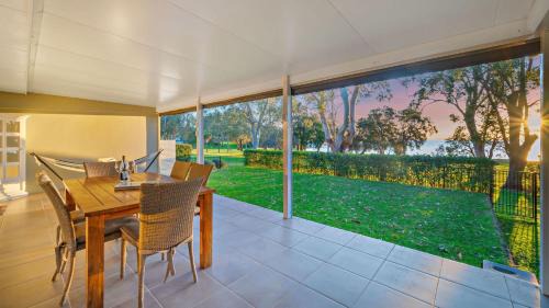 Soldiers Point House | Sunset Beach Luxury 24