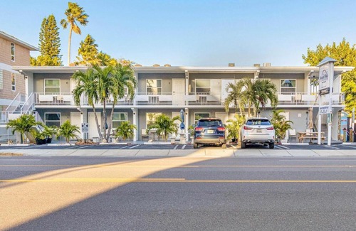 Madeira Beach Apartment | Sunset Beach Suites