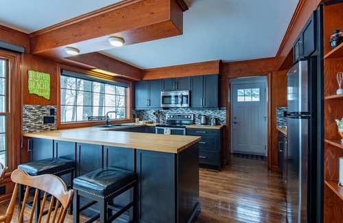 Plympton-Wyoming House | Sunset Bell Lakehouse & Beachfront Retreat - Lake Huron