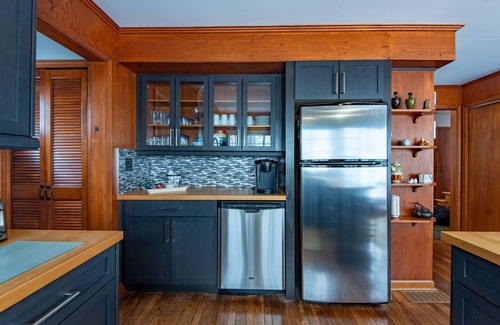 Plympton-Wyoming House | Sunset Bell Lakehouse & Beachfront Retreat - Lake Huron