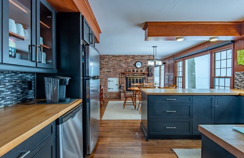 Plympton-Wyoming House | Sunset Bell Lakehouse & Beachfront Retreat - Lake Huron