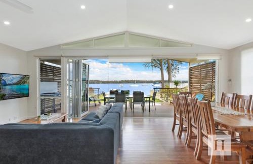Mannering Park House | Sunset Central Coast