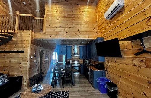 Terra Nova Ski Chalet | Sunset Chalet # 3: Super Chalet 4 Bedrooms Sleeps 8, 2 Full Bathrooms-Kitchen