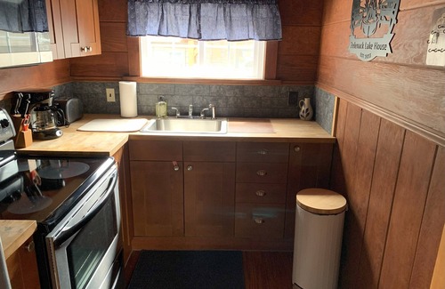 Greentown Cottage | Sunset Cottage - Lakefront Cottage with Private Dock