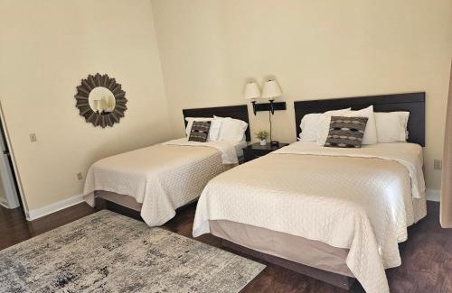 Ligonier Hotel | Sunset Cottage Motel Rooms