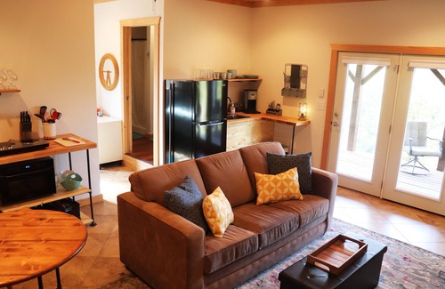 Clyde Cottage | Sunset Cottage with Beautiful Blue Ridge Mountain Views