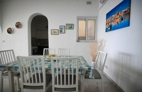 Ghajnsielem Apartment | Sunset Court Self Catering Sea View Apartment
