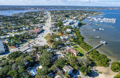 Lighthouse Park House | Sunset Cove 2 - Heated Pool - Sea Views - Walkable
