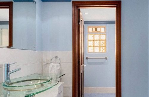 Para Wurlie House | Sunset Cove Beach House - Beautiful sea views, opposite Magazine Bay!