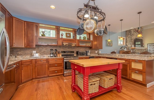 Swanton House | Sunset Cove | Dog Friendly, Lakefront, Dock!
