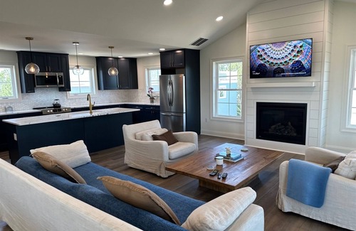 Broadkill Beach House | SUNSET DREAMS - 4 BD & 2.5 BA - Sleeps 8 - Short walk to Beach!