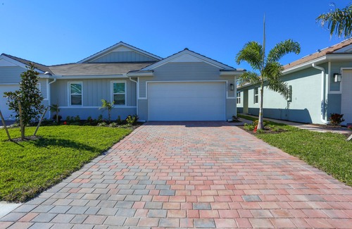 Naples House | Sunset-facing lake view home. Stylish interior. Up to 6 guests.
