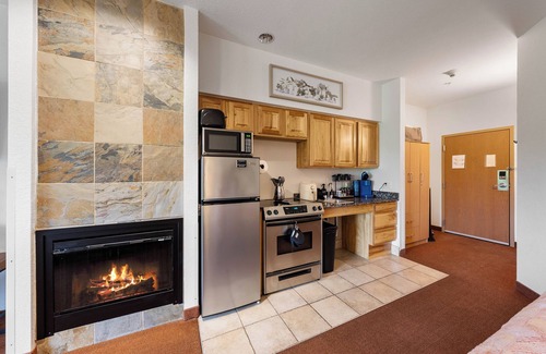 Wisconsin Dells Apartment | Sunset Fairways - Accessible Chula Vista Condo