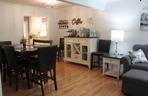 Southeast Springfield House | Sunset Getaway - Entire House Sleeps up to 12