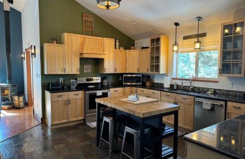 Divide Ski Chalet | Sunset Grove