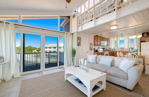 Cedar Key Apartment | Sunset Harbor on the Gulf is a 2 bedroom Vacation Rental Townhouse in Cedar Key.