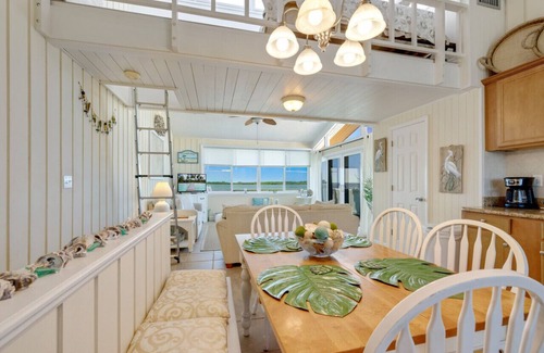 Cedar Key Apartment | Sunset Harbor on the Gulf is a 2 bedroom Vacation Rental Townhouse in Cedar Key.