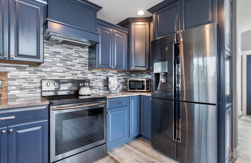 Miami Park House | Sunset Haven | 5 BR | Lake Michigan Access with Hot Tub