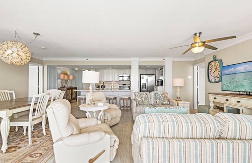 Long Beach Condo | Sunset Hideaway! Long Beach 3bd STUNNER - Beach Chair Service Included!