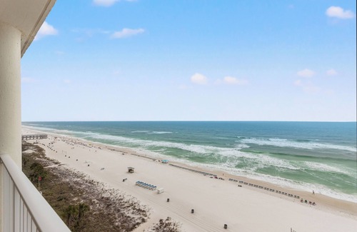 Long Beach Condo | Sunset Hideaway! Long Beach 3bd STUNNER - Beach Chair Service Included!