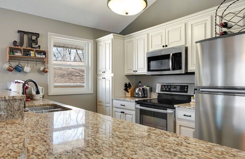 Osage Beach House | Sunset Hollow - Lakefront MM22 near dining/attractions - bring the whole family!