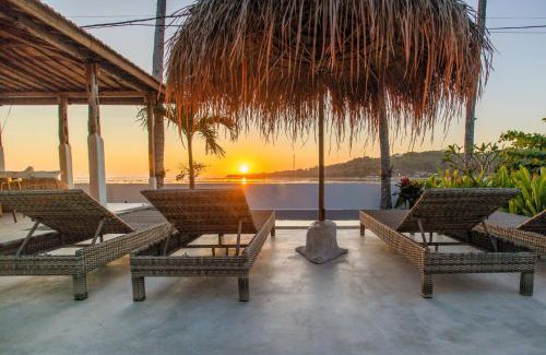 Ceningan Island Villa | Sunset House Ceningan, 10 person beachview private villa