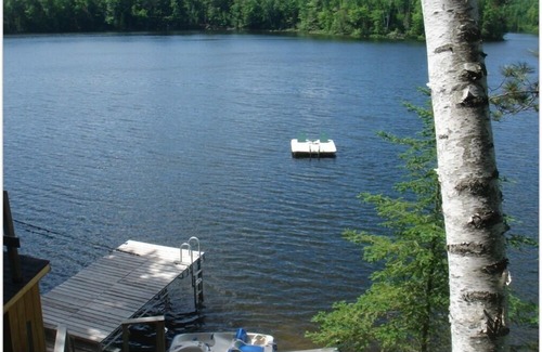 Republic Cabin | SUNSET HOUSE (Republic, MI) WIFI-Cozy lakefront cottage with kayaks and a sauna, pet-friendly
