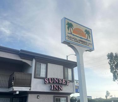 Gardena Hotel | Sunset Inn & Suites