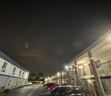 Gardena Hotel | Sunset Inn & Suites