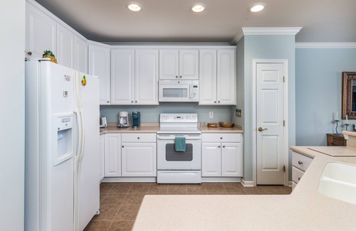 Sunset Island Condo | Sunset Island 2 Hidden Cove Way, Unit 2E, Luxurious 3BR condo, FREE WIFI!