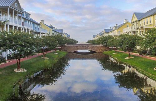 Sunset Island House | Sunset Island - 3 Canal Side Mews