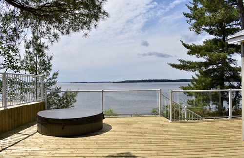Kenora House | Sunset Island on Lake of the Woods - Beautiful, Modern & Private