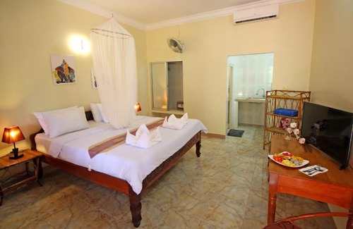 Mittakpheap House | Sunset Lounge