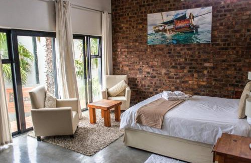 Sunset Beach Villa | Sunset Mansion, Cape Town - Rooftop Pool Villa - Walk to Beach, Mountain Views!