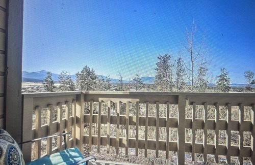 Fraser House | Sunset Mountain View Townhome and Winter Park Ski/Hike/Bike Hub