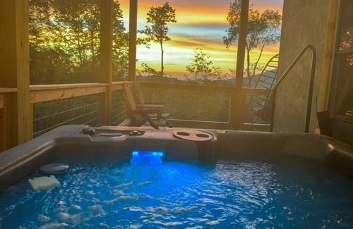 Wolf Laurel Cabin | Sunset Mtn View*Hot Tub*Fire Pit*Game Rm*Massage Chair*Hiking*Near Hatley Pointe