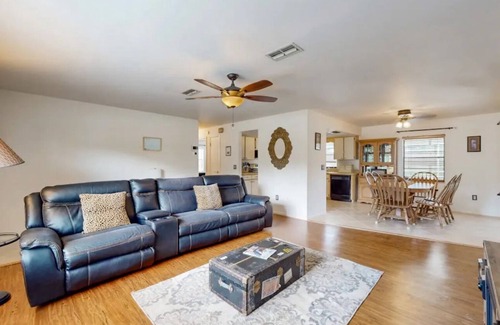 Homosassa House | Sunset Oasis