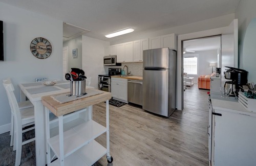 Bid-a-wee Beach Cottage | SUNSET ON MILLCOLE-Newly renovated 2br/2ba Duplex one block to beach